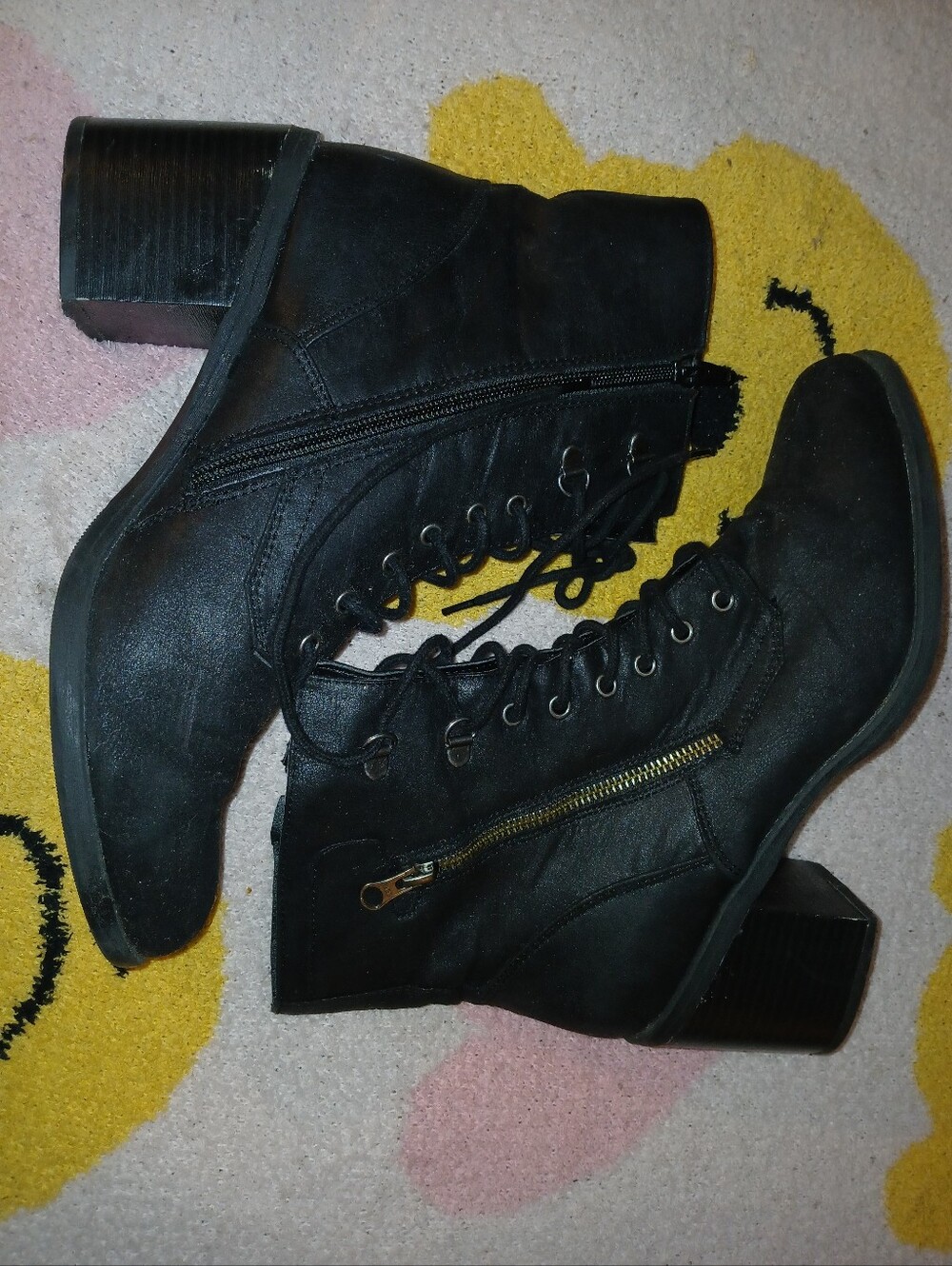 Pre-loved Women's White Mountain Black Lace-Up Ankle Boots with Side Zipper. - Picture 7 of 8